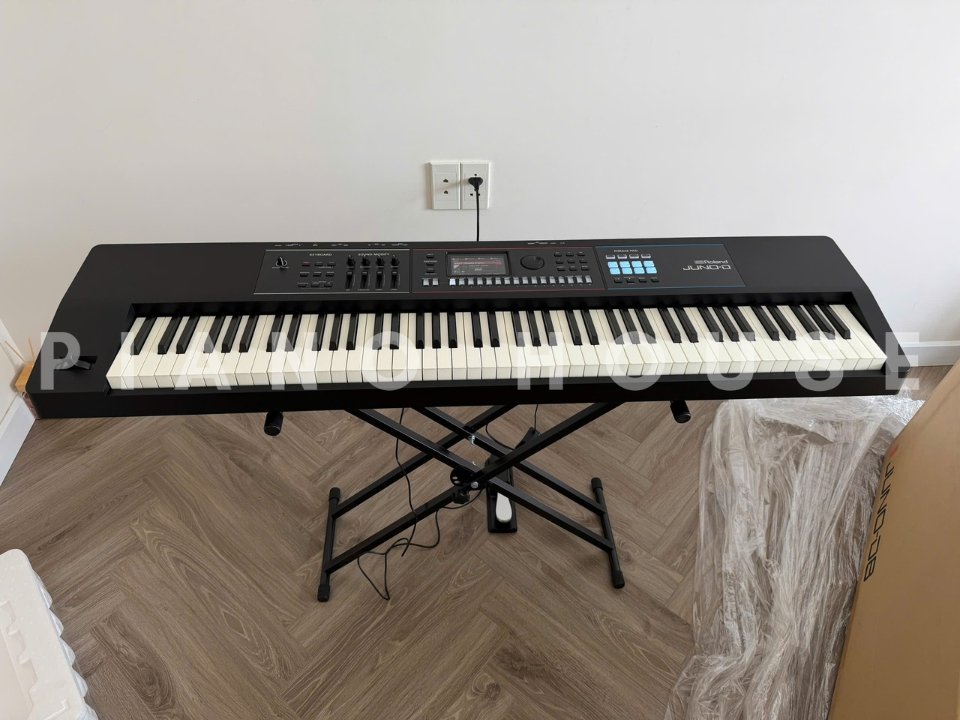 ROLAND JUNO-D8 - Ảnh thực tế 3